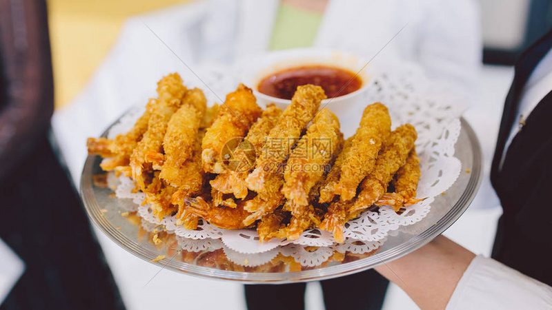 餐饮加盟与自营：两种经营模式的深度解析