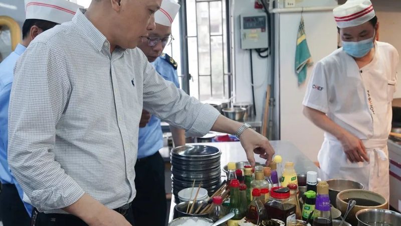 县城餐饮加盟投资成本解析：揭秘加盟费用构成**